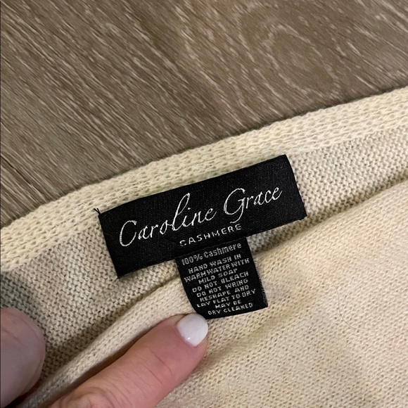 100% Cashmere Elegant Cream Scarf - Picture 2 of 2